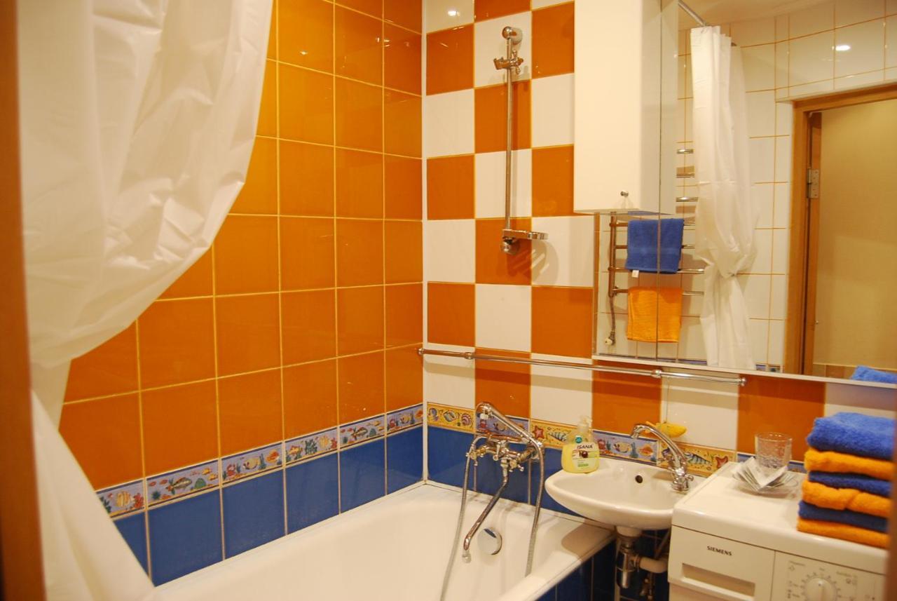 Three Bedroom Stepana Bandery Street Rivne Buitenkant foto